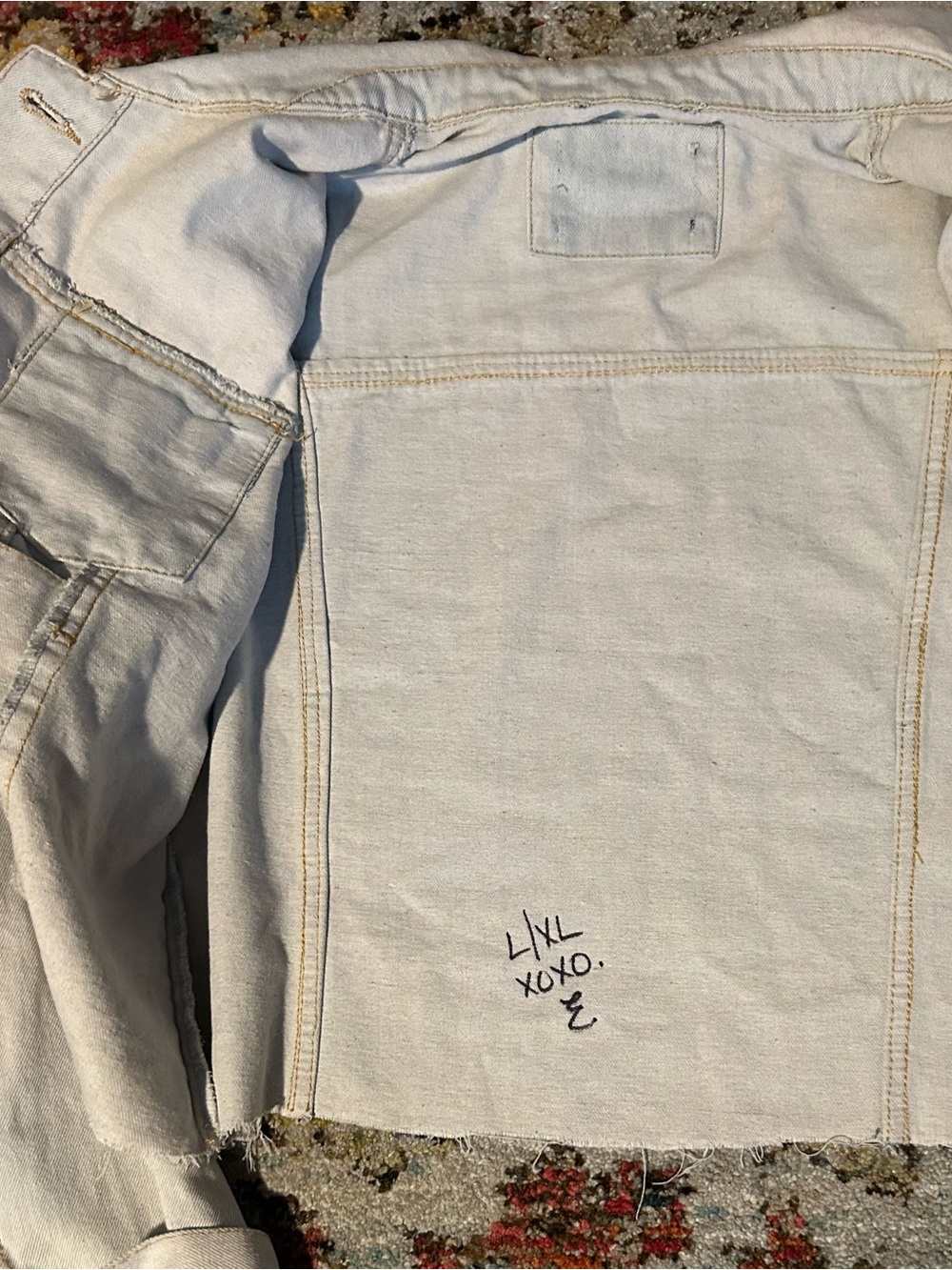 Source Unknown custom Light Wash Denim Jean Jacket with Rhinestone Lip Patch - Picture 4 of 7